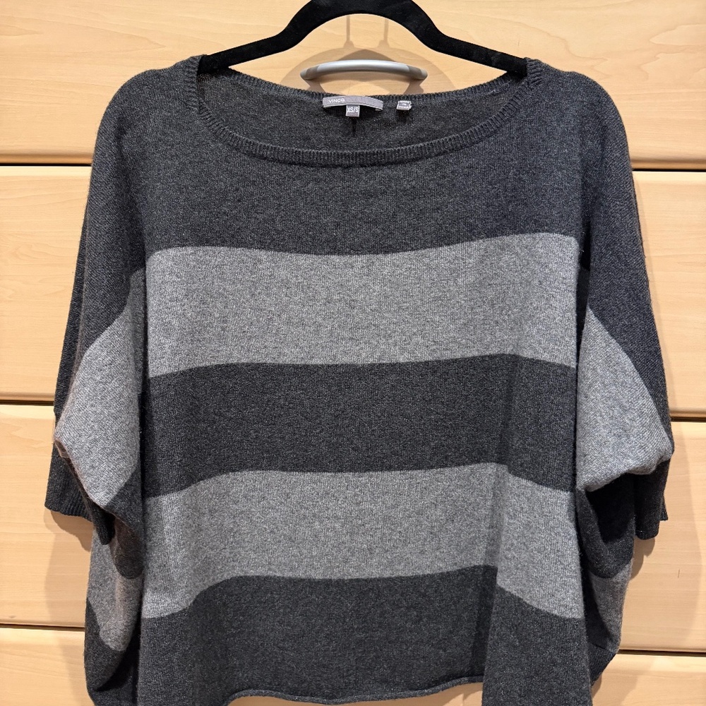 Vince off the shoulder Sweater xs/s